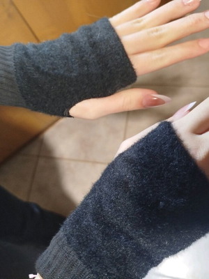 Women's half palm gloves new, black knitted