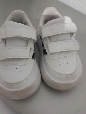 Adidas Αγορίστικα αθλητικά παπούτσια μεταχειρισμένα, νούμερο 19, λευκά