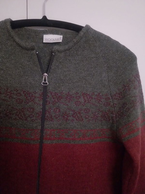 Woolnet knitted cardigan used, gray and red