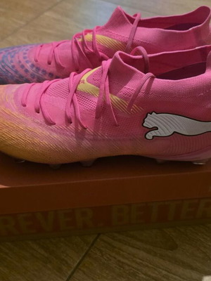 Ποδοσφαιρικά παπούτσια Puma Future 9 FG/AG σαν καινούργιο, νούμερο 43, πολύχρωμα