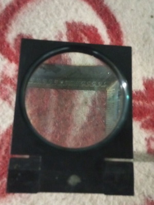 Magnifying glass 4 inch with stand like new