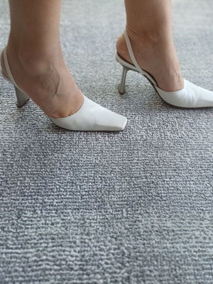White leather Bournazos pumps size 36 like new with silver heel