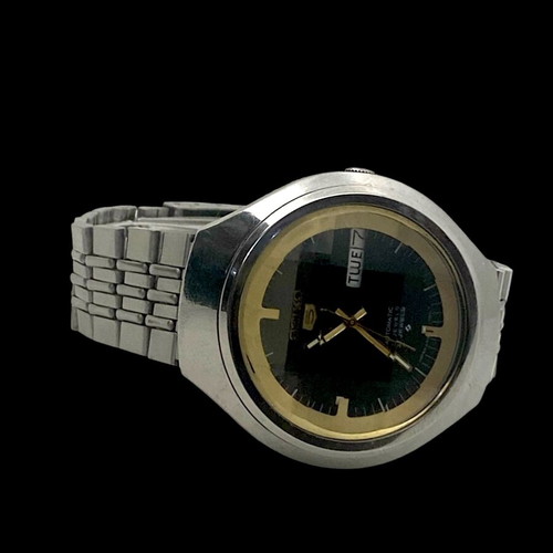 Seiko 5 automatic vintage wristwatch with 40mm stainless steel case
