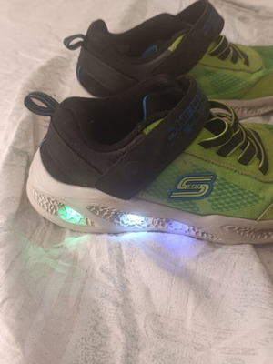 Skechers Meteor-Lights Krendox μέγεθος 32 μεταχειρισμένα, πράσινο/μαύρο με φωτάκια LED