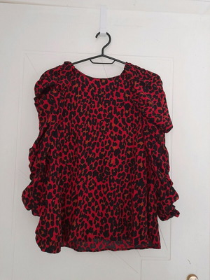 Zara blouse size L with leopard design and puffed sleeves like new