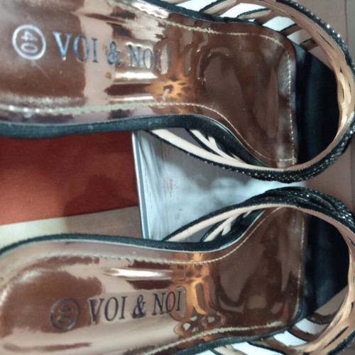 Voi&Noi women's sandals size 40 like new, black with rhinestones