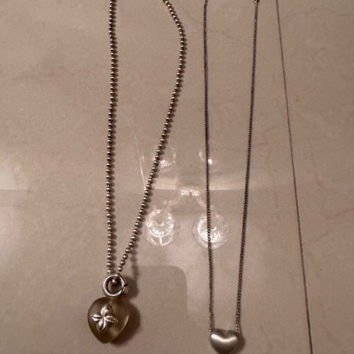 Jewelry set like new with 2 necklaces, 4 rings and 2 earrings, multicolor silver