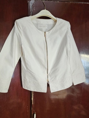 Genny white blazer like new