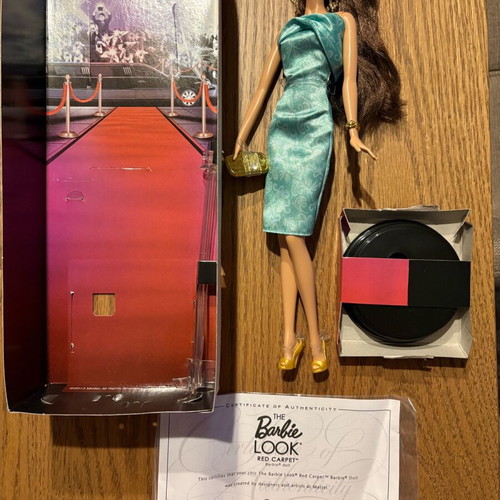 The Barbie Look Red Carpet Black Label 2013 like new
