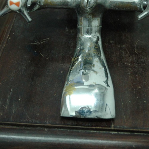 Bathtub faucet used from interwar period