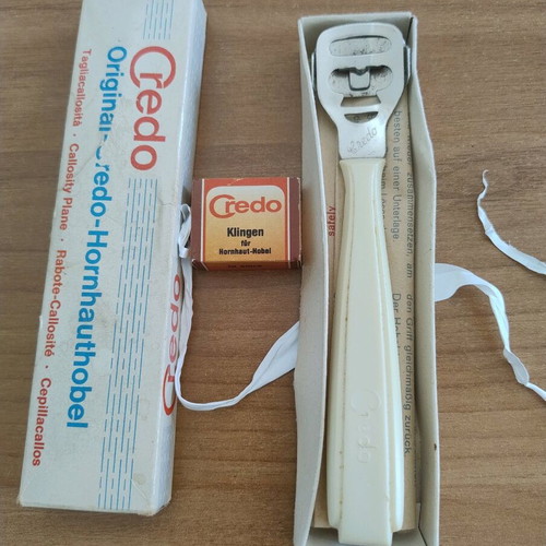 Credo Heel Callus Remover with 9 Extra Blades like new