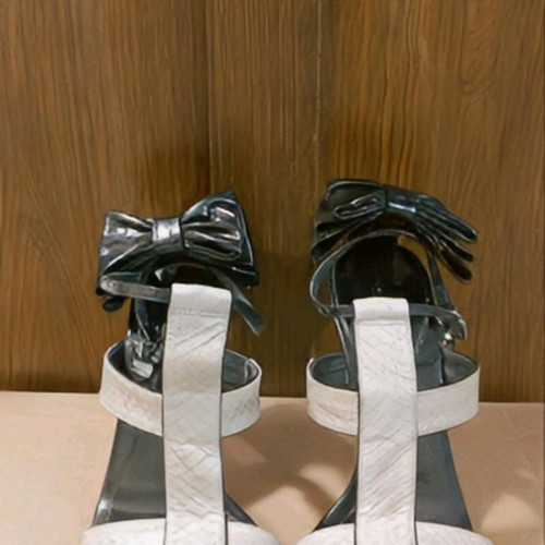 Karen Millen sandals used size 40 beige-black with bow heel