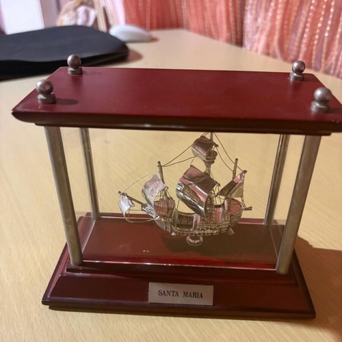 Decorative ship like new with removable screws and cleanable glass