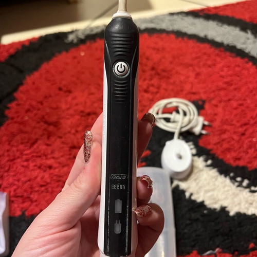 Electric toothbrush used in very good condition