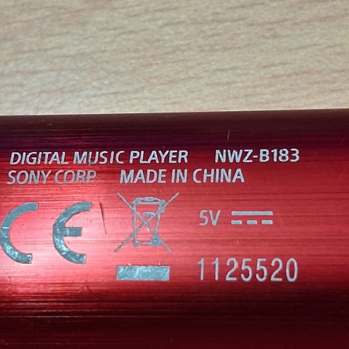 Sony Walkman NWZ-B183 MP3 player like new, 4GB, red aluminum