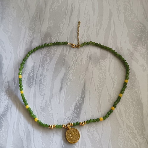 Necklace with green beads and gold-colored pendant like new