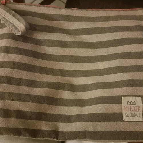 Bleecker & Love women's toiletry bag like new, beige striped