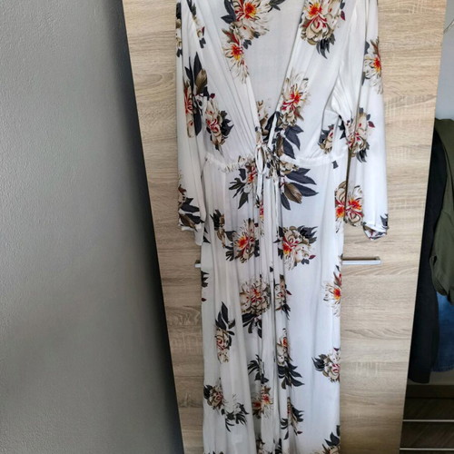 Celestino long white floral kimono like new