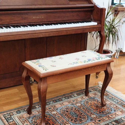 Samick SM-118F Upright Piano like new