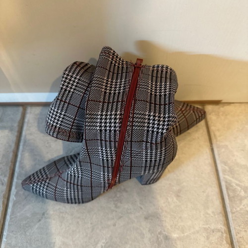 Booties slightly used, comfortable with thick heel, size 37