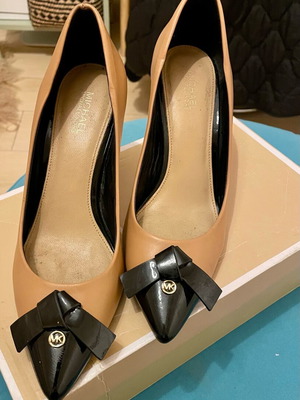 Michael Kors γόβες 6cm τακούνι σαν καινούργιο, μαύρο και μπεζ