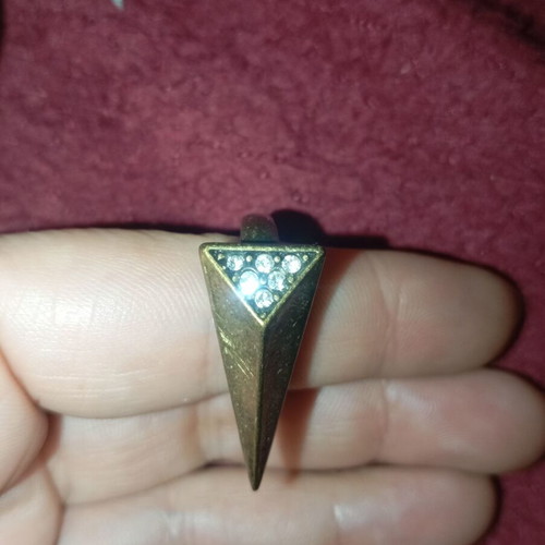 Ring used with unique design, white and gold colors