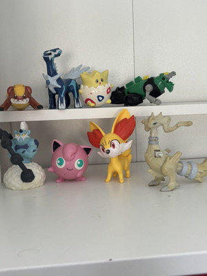 Pokémon figures used, pack of 8
