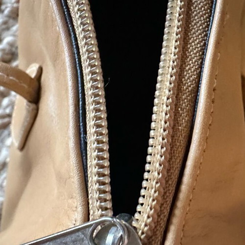 Vintage Vera Pelle leather barrel shoulder bag like new, beige