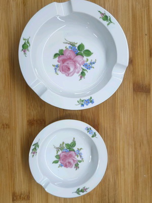 Meissen porcelain ashtrays set like new, handmade, vintage