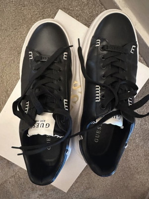 Guess sneakers size 43 black like new