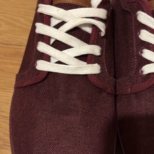 Low sneakers like new, burgundy with white laces, size 45