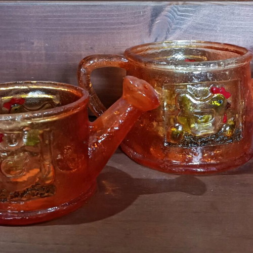 Vintage acrylic watering can set with chicken figure new