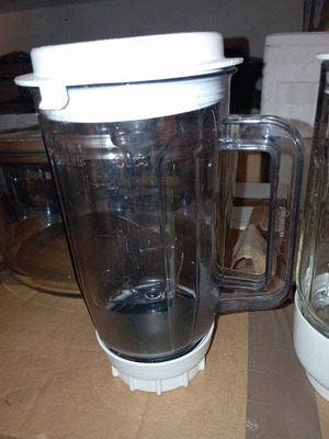 Bosch jug plastic, like new