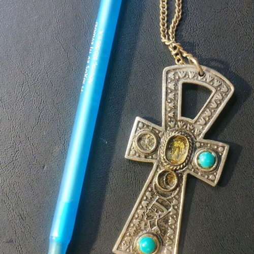 Large cross used with chain, silver metal, featuring Nefertiti