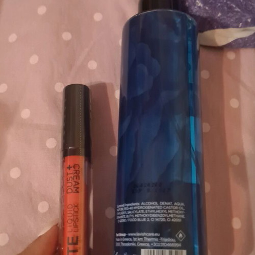 Red lipstick and body spray new