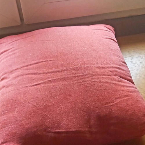 Set of 3 small decorative pillows like new, yellow and red