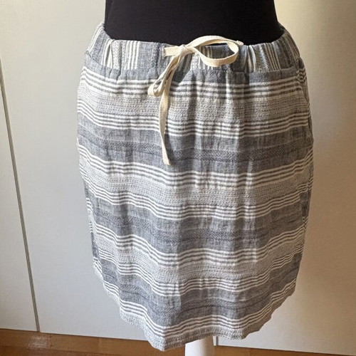 Protest mini skirt size L, like new, gray and white