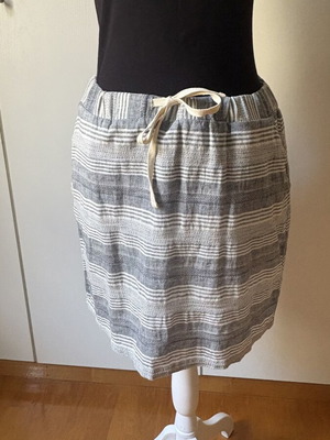 Protest mini skirt size L, like new, gray and white
