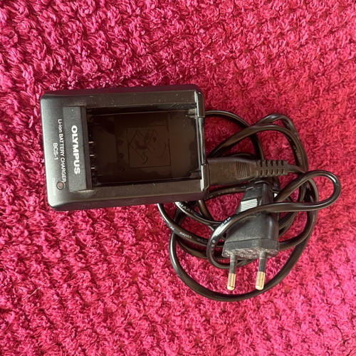 Olympus Li-ion Battery Charger BCS-1 like new