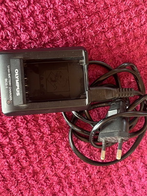 Olympus Li-ion Battery Charger BCS-1 like new