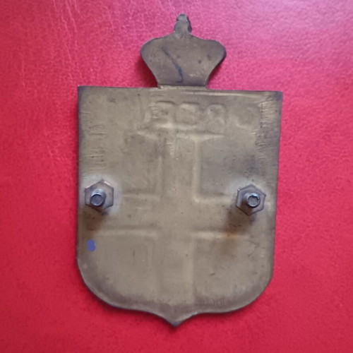 Royal Collectible Large National Emblem like new