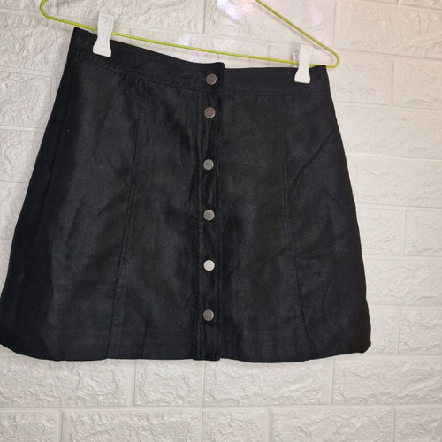 Suede skirt with buttons like new, size S