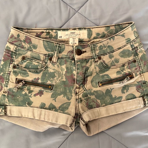 H&M shorts size 36 like new, multicolor green