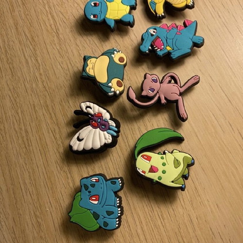 Pokemon Pin Croc Set like new
