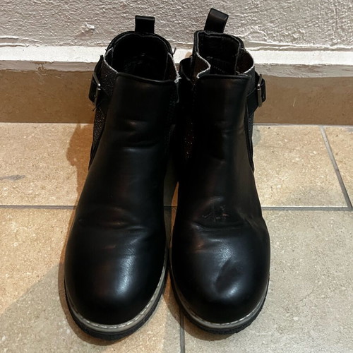 Children's boots size 32 like new, black