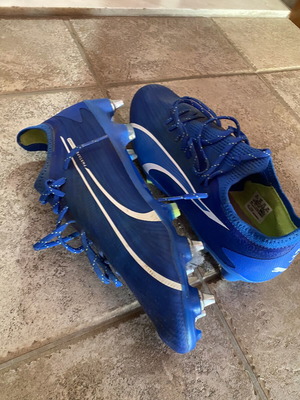 Puma football shoes like new, blue, size 40