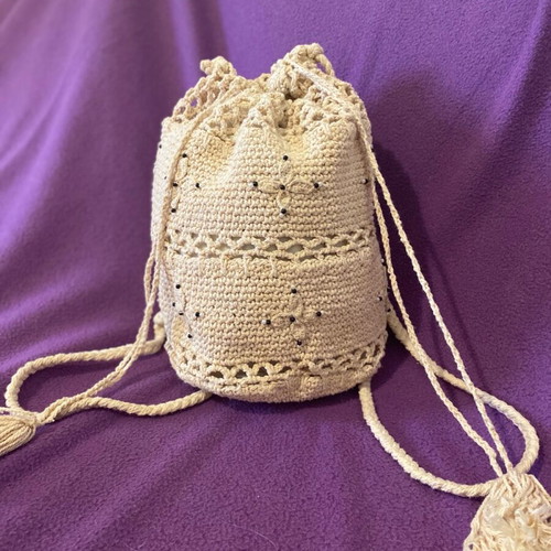 Knitted white backpack like new, pouch with details