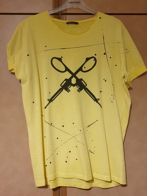 Vagrancy T-shirt with Scissors AK47 logo like new, size S, yellow