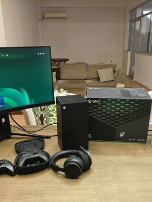 Xbox Series X 1TB σαν καινούργιο με Elite Series 2 Controller και Xbox Wireless Headset