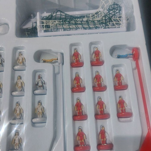 Subbuteo set Real Madrid like new with 2 teams and pitch